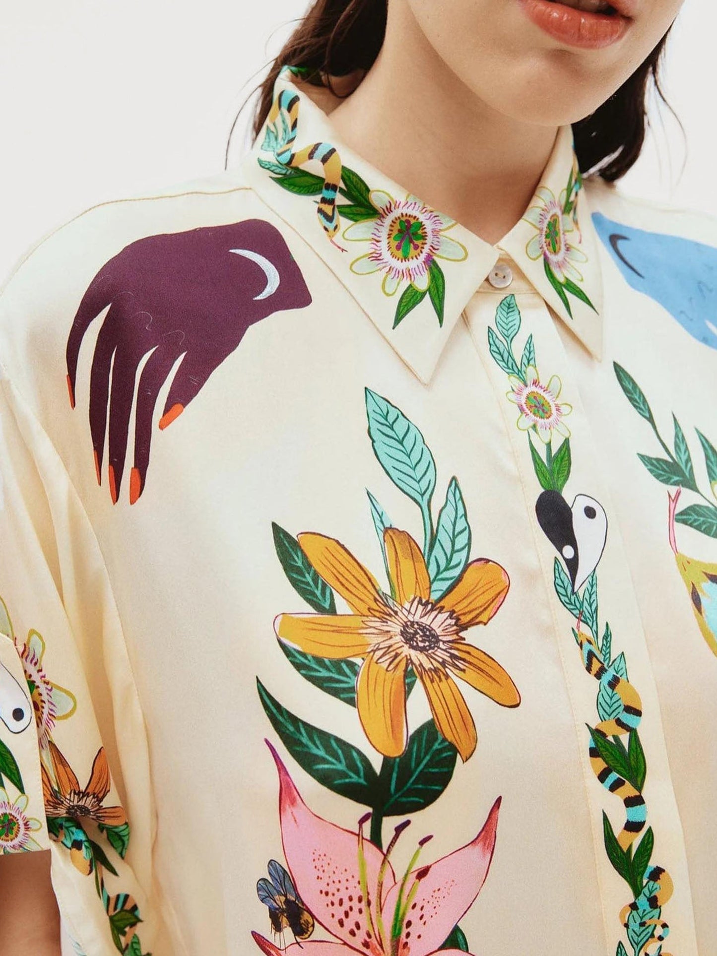 Completo Satinato con Stampa Sofisticata – Camicia Oversize e Pantaloni Coordinati